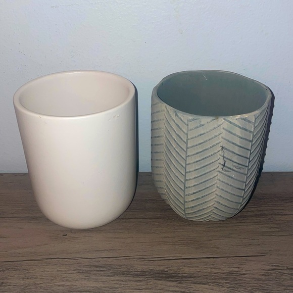 Two small ceramic vases - Picture 1 of 3